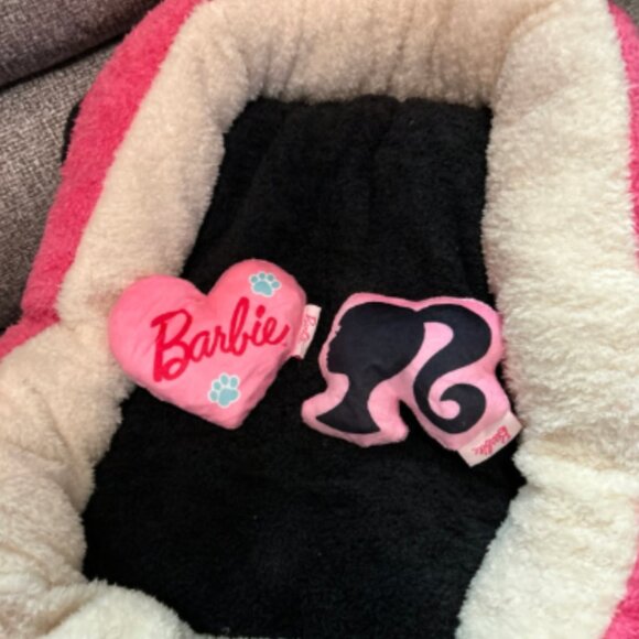 Barbie Plush Pink Car Pet Bed for Dogs and Cats like new - Picture 2 of 6